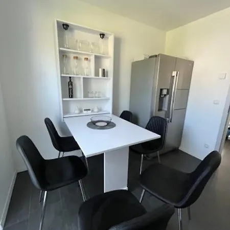 Modernes In *