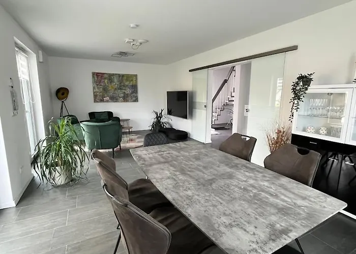 Modernes In Semesterbostad *